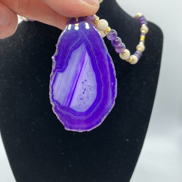 Gorgeous 2.5 in Agate Amethyst Gemstone Raw Edge 22 in Beaded necklace - Picture 10 of 12